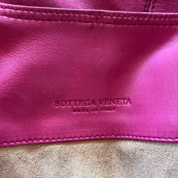BOTTEGA VENETA | Hot Pink Summer Totebag - Picture 11 of 13